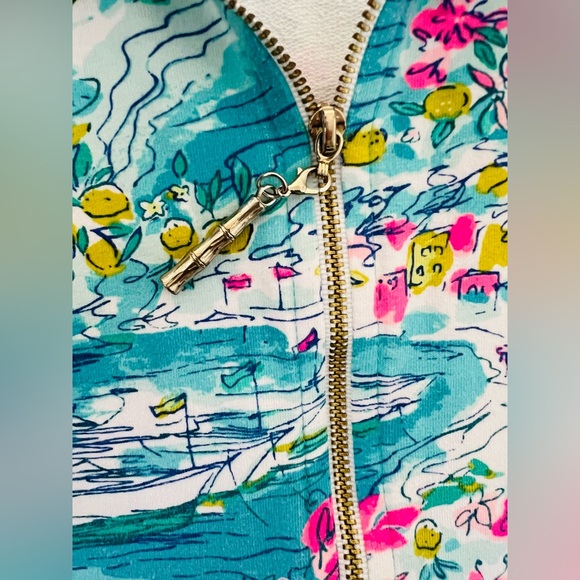 Lilly Pulitzer Skipper Popover
Rare Print Postcards From Positano
UPF 50+
Small - Picture 6 of 9